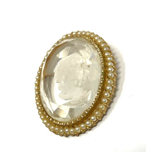 Vintage Micro Pearl & Lucite Etched Clear Cameo Gold Brooch - Picture 3 of 10